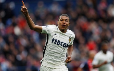 英皇体育动态-什琴斯尼更衣室新庆祝动作